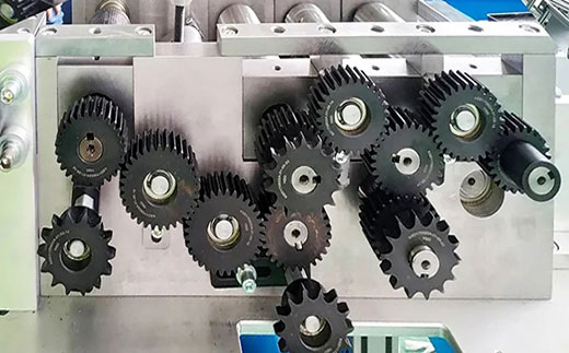 云顶集团全自动口罩生产流水线局部实拍图片