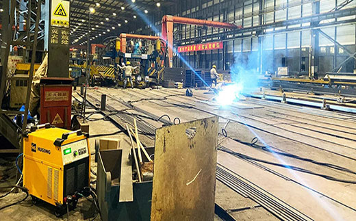 云顶集团数字化等离子切割+碳弧气刨两用机LGB 120B使用现场