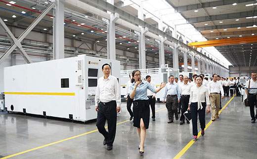 江苏省委常委、苏州市委书记蓝绍敏等向导调研云顶集团智能