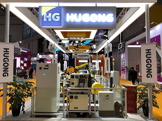 进博会首日云顶集团意大利CEA展位展品机械人焊接系统