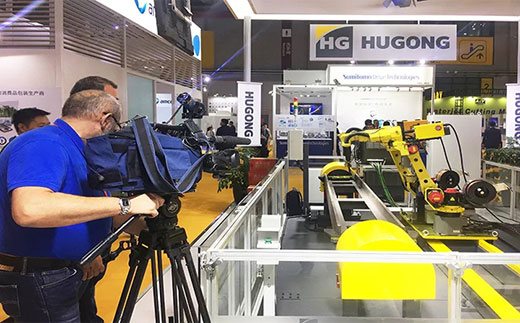 第二届进博会俄罗斯国家电视台拍摄云顶集团意大利CEA展位