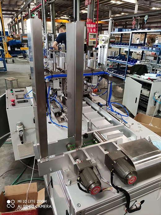 云顶集团半自动平面口罩发片机